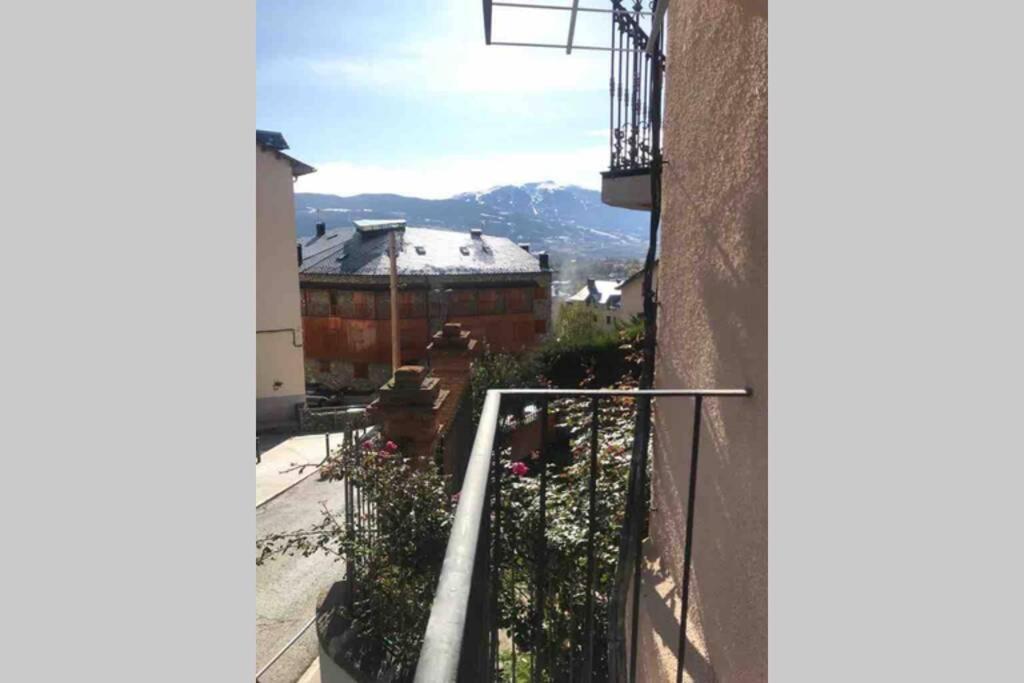 Puigcerdá Centro. Acogedor apartament en el pueblo Exterior foto