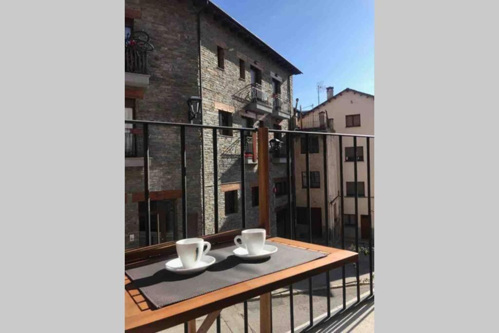 Puigcerdá Centro. Acogedor apartament en el pueblo Exterior foto